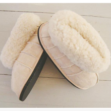 Size 2 to 13 Fits a normal shoe size, firm on initial fitting and will mould into the shape of your foot. Rubber Sole.100% Genuine Sheepskin and Sheepswool.