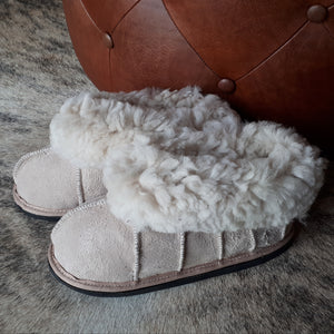 Size 2 to 13 Fits a normal shoe size, firm on initial fitting and will mould into the shape of your foot. Rubber Sole.100% Genuine Sheepskin and Sheepswool.