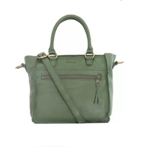 27 x 23 x 15 cm
The Bastille grab-and-go bag is a standout everyday addition to any wardrobe. It’s effortless, timeless design fits in with any style. The epitome of functionality and fashion.

Vegetable tanned leather
Unlined (RAW)
Antique Brass hardware
Inside and outsize zips &amp; multi-functional open pockets
Top zip closure
Handle drop 12 cm
Detachable shoulder strap 98 – 108