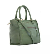 27 x 23 x 15 cm

The Bastille grab-and-go bag is a standout everyday addition to any wardrobe. It’s effortless, timeless design fits in with any style. The epitome of functionality and fashion.

Vegetable tanned leather
Unlined (RAW)
Antique Brass hardware
Inside and outsize zips &amp; multi-functional open pockets
Top zip closure
Handle drop 12 cm
Detachable shoulder strap 98 – 108
